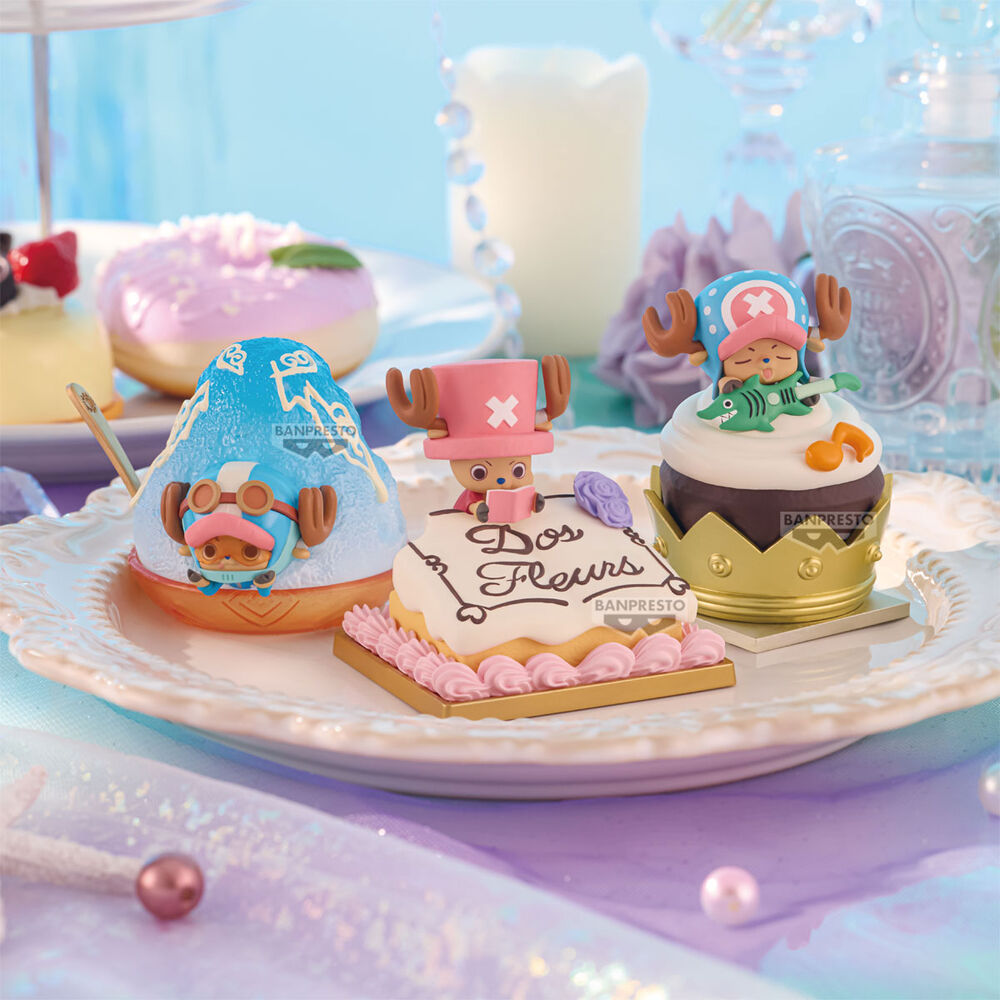 Figurine Tony Tony Chopper posée sur un socle avec éclairage mettant en valeur sa finition