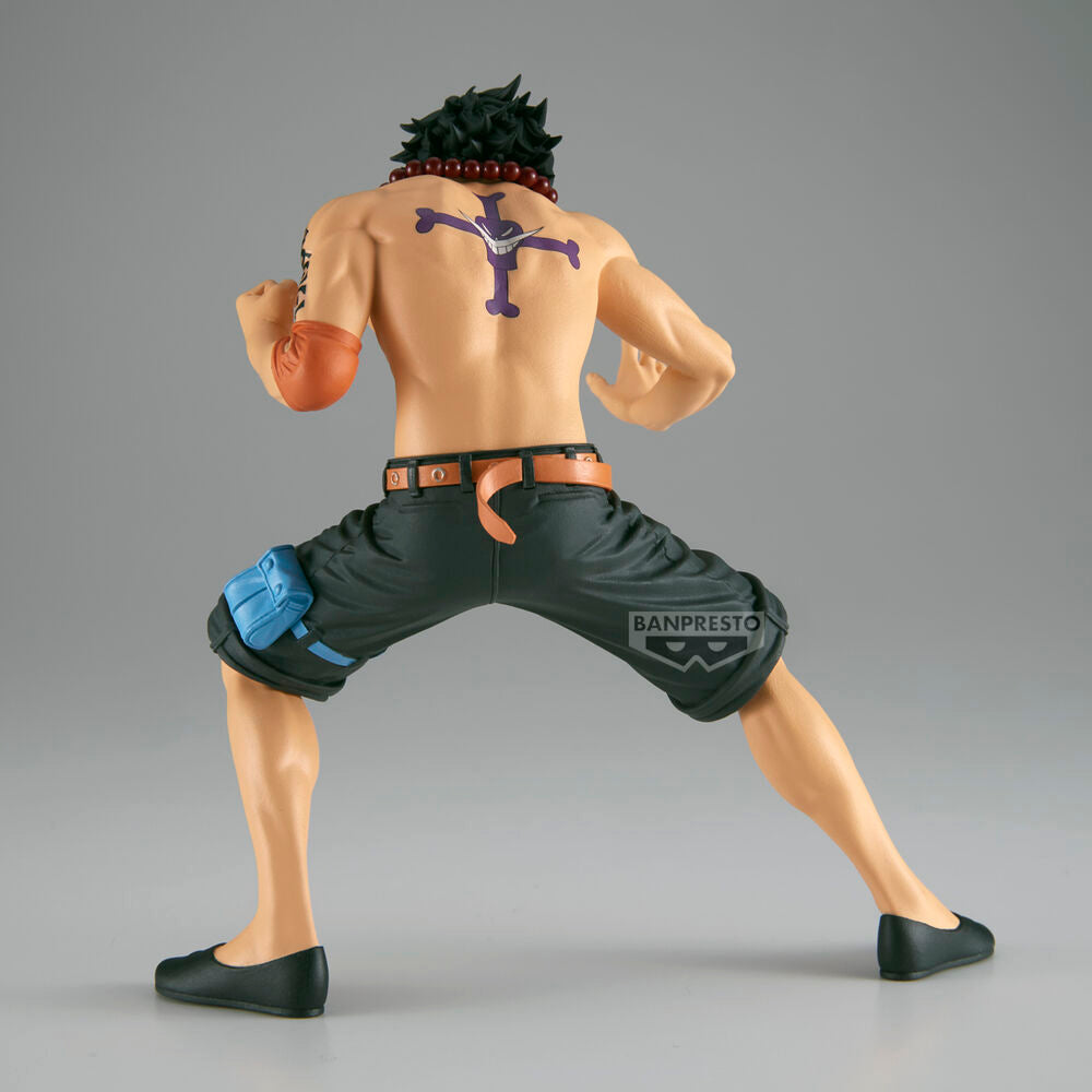 Photo de la figurine Portgas D. Ace 13cm avec socle transparent pour une meilleure stabilité