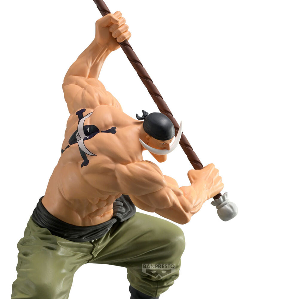 Gros plan sur les détails de la tête et des mains de la figurine Edward Newgate Grandista BANPRESTO