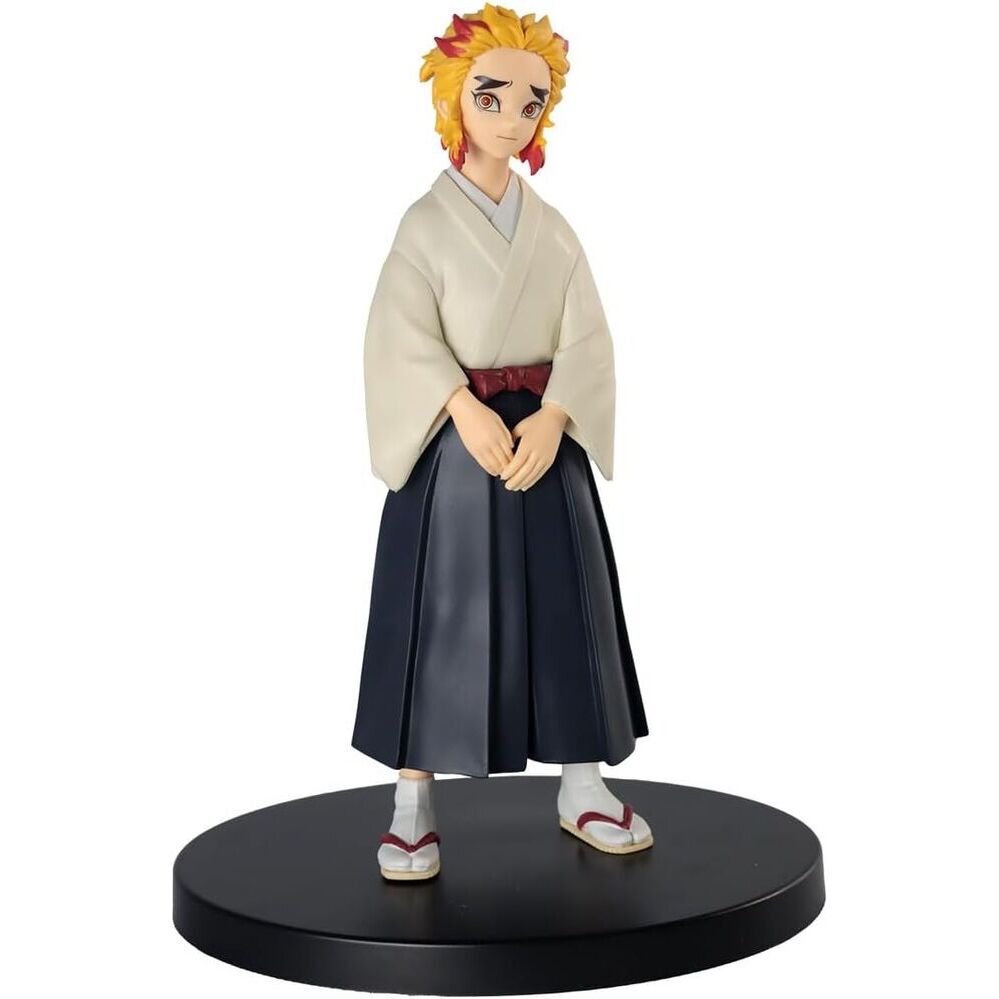 Figurine Senjuro Rengoku Demon Slayer posée sur socle décoratif BANPRESTO