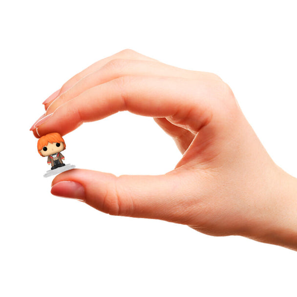 Zoom sur la figurine Bitty POP Harry Potter avec détails précis du visage et costume emblématique du sorcier