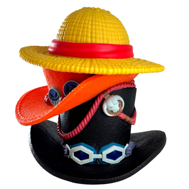 Figurine tirelire One Piece Pila Hats de 16 cm vue de face avec détails colorés et finition soignée