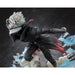 Détail des mains et accessoires de la figurine Dandadan Okarun transformé en position d'action