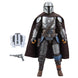 Figurine HASBRO Star Wars The Mandalorian en position dynamique avec blaster