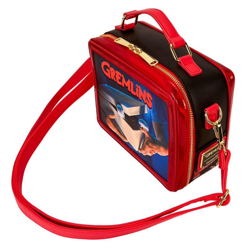 Gros plan sur les détails métalliques dorés élégants du sac Loungefly Gremlins 40e Anniversaire