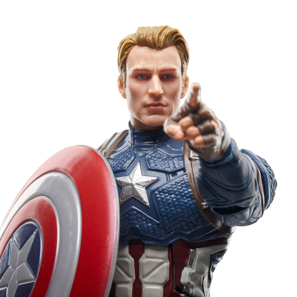 Vue rapprochée du bouclier iconique de Captain America de la figurine
