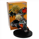 Figurine Katsuki Bakugo posée sur un socle transparent avec éclairage mettant en valeur les détails