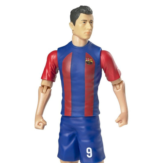 Figurine Lewandowski posée sur un socle avec éclairage studio