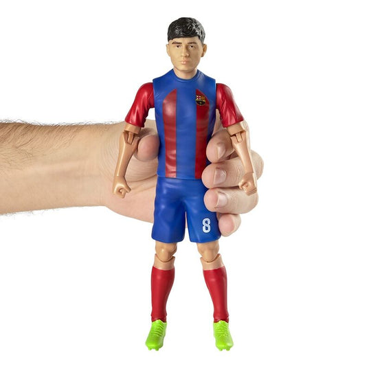 Gros plan sur les chaussures et détails des textures de la figurine Pedri