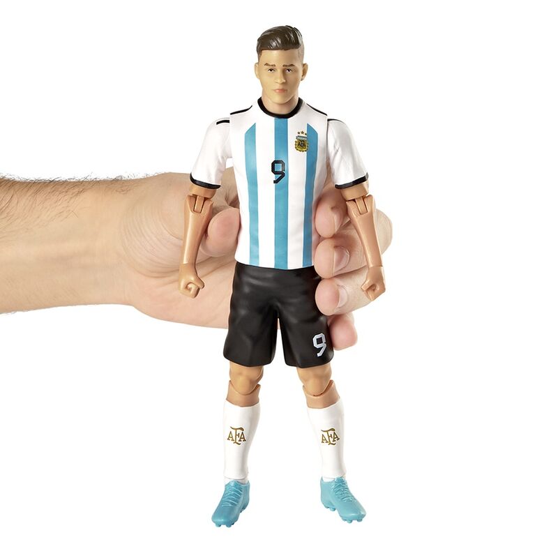 Figurine Julian Alvarez avec socle de présentation BANBO TOYS visible