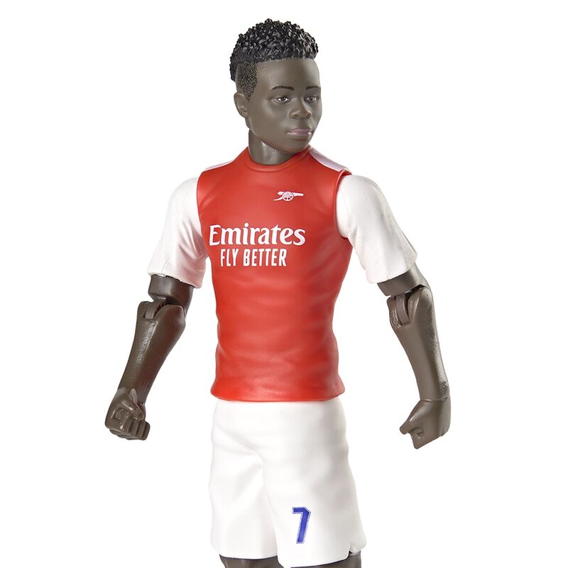 Figurine Saka Arsenal en position dynamique avec ballon de football