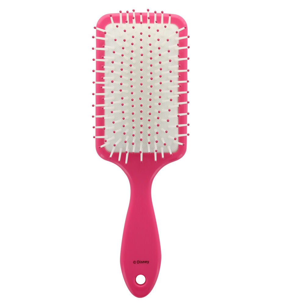 Brosse Disney Ariel utilisée sur cheveux mouillés d'un enfant, démonstration de son efficacité