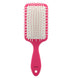 Brosse Disney Ariel utilisée sur cheveux mouillés d'un enfant, démonstration de son efficacité