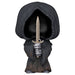Vue rapprochée de la figurine Funko POP Nazgul avec détails du visage et de la cape noire, présentée dans son emballage d'origine.