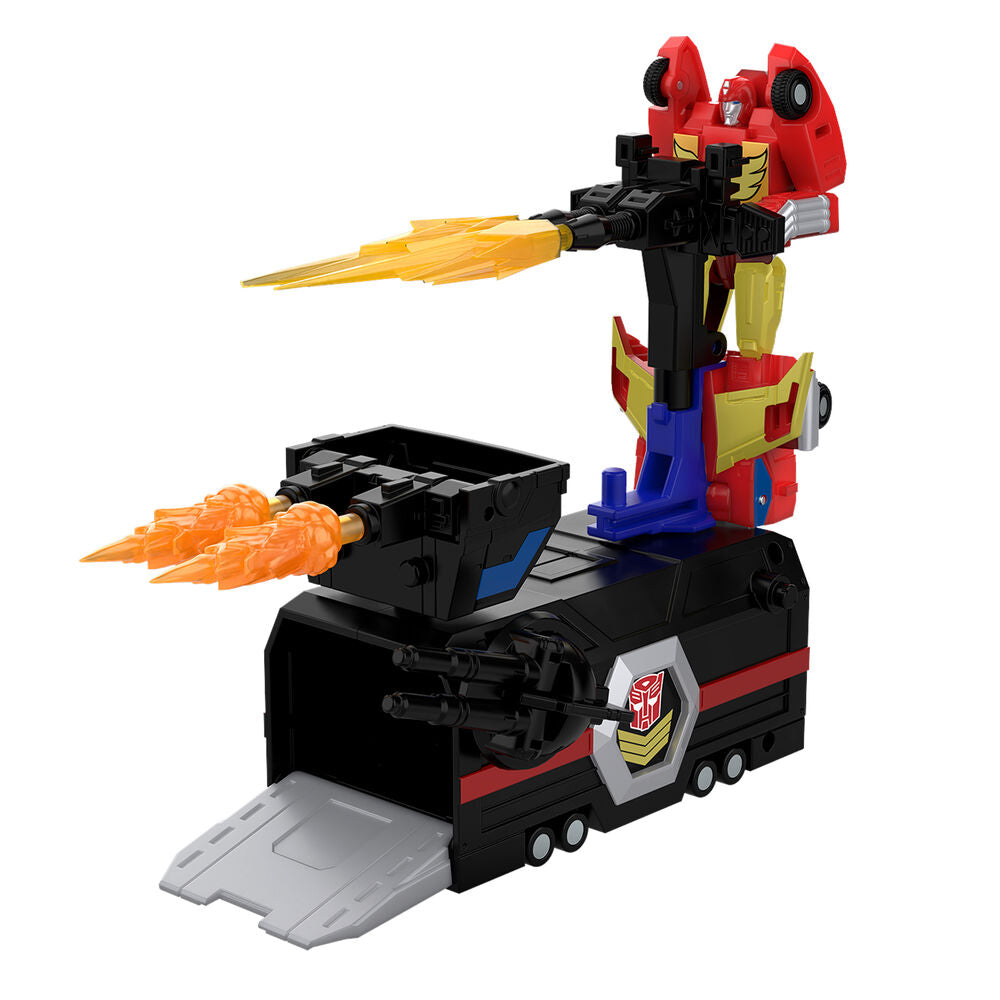 Vue d'ensemble de la figurine Optimus Prime avec tous ses accessoires et unités roulantes sur fond blanc