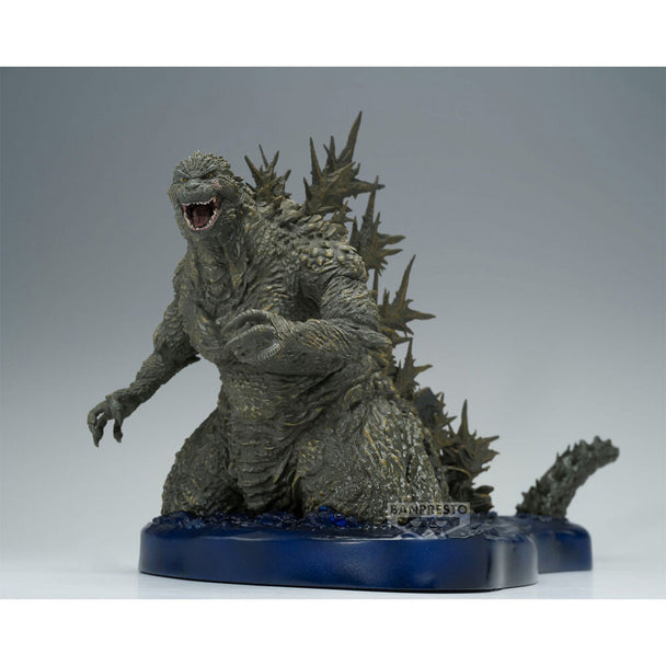 Profil latéral de la figurine Godzilla Minus One 27cm montrant la texture réaliste de la peau