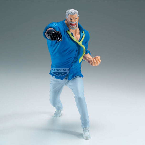 Profil latéral de la figurine Monkey D Garp BANPRESTO mettant en valeur son costume