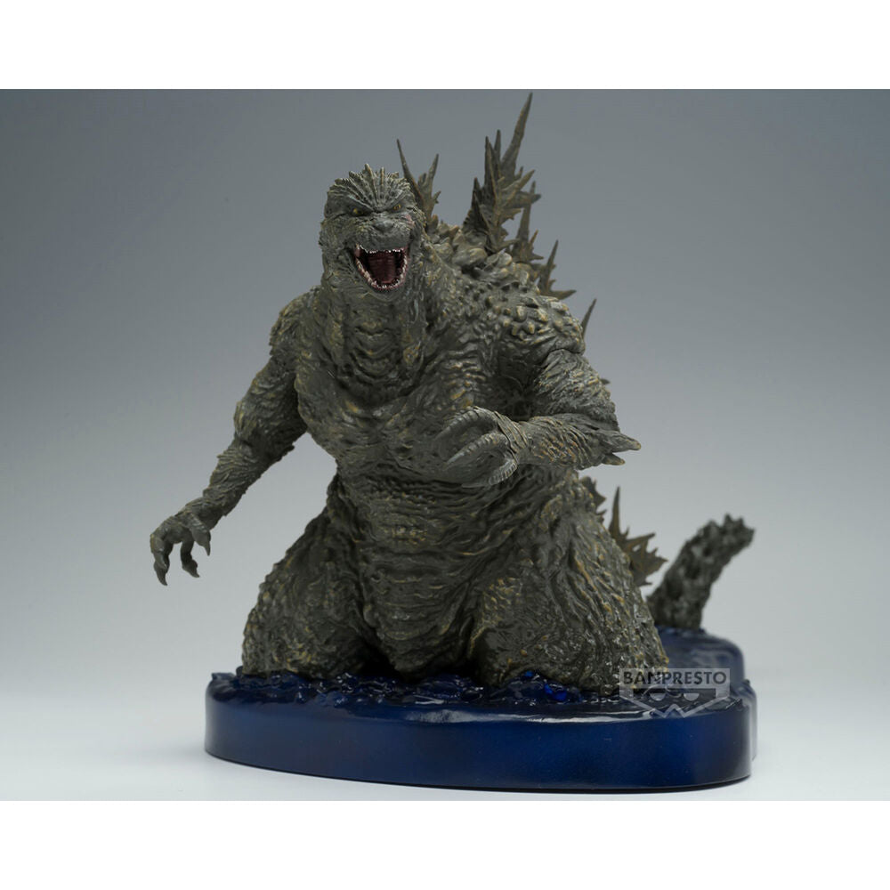 Zoom sur la tête de la figurine Godzilla 2023 avec expression féroce et yeux détaillés