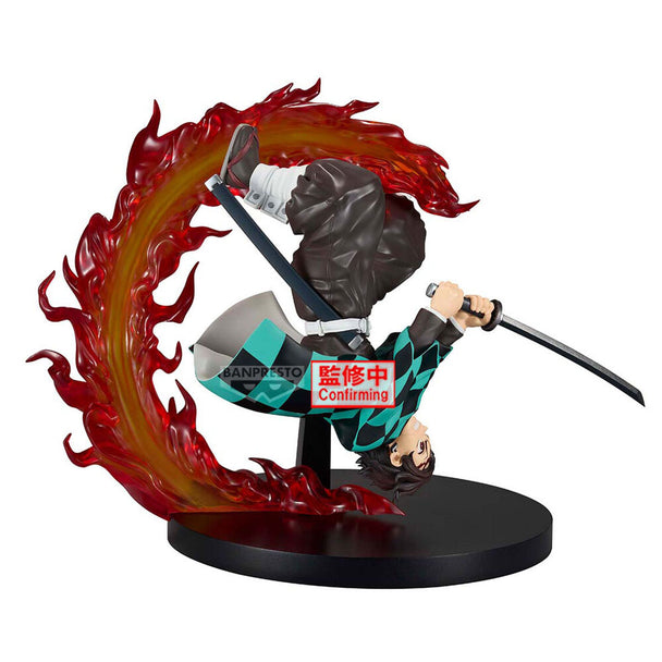 Vue latérale de la figurine Tanjiro Kamado Demon Slayer montrant son épée et sa tenue traditionnelle