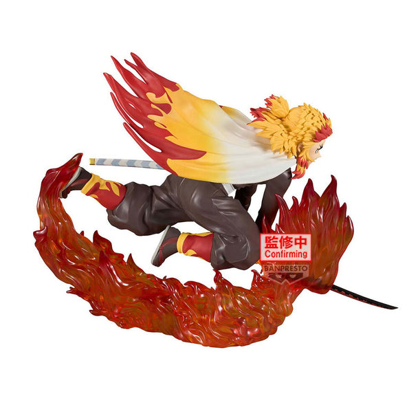 Profil latéral de la figurine Kyojuro Rengoku Demon Slayer montrant sa posture dynamique