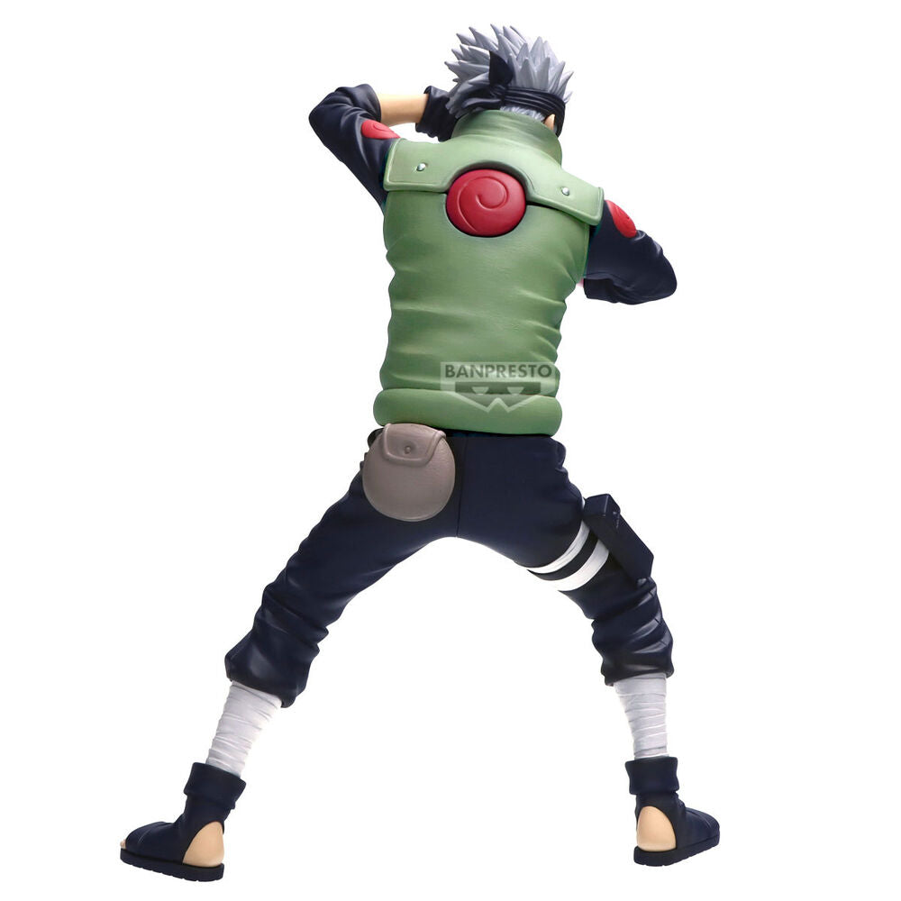 Vue arrière de la figurine Kakashi Hatake Grandista mettant en avant la texture des vêtements et la coiffure