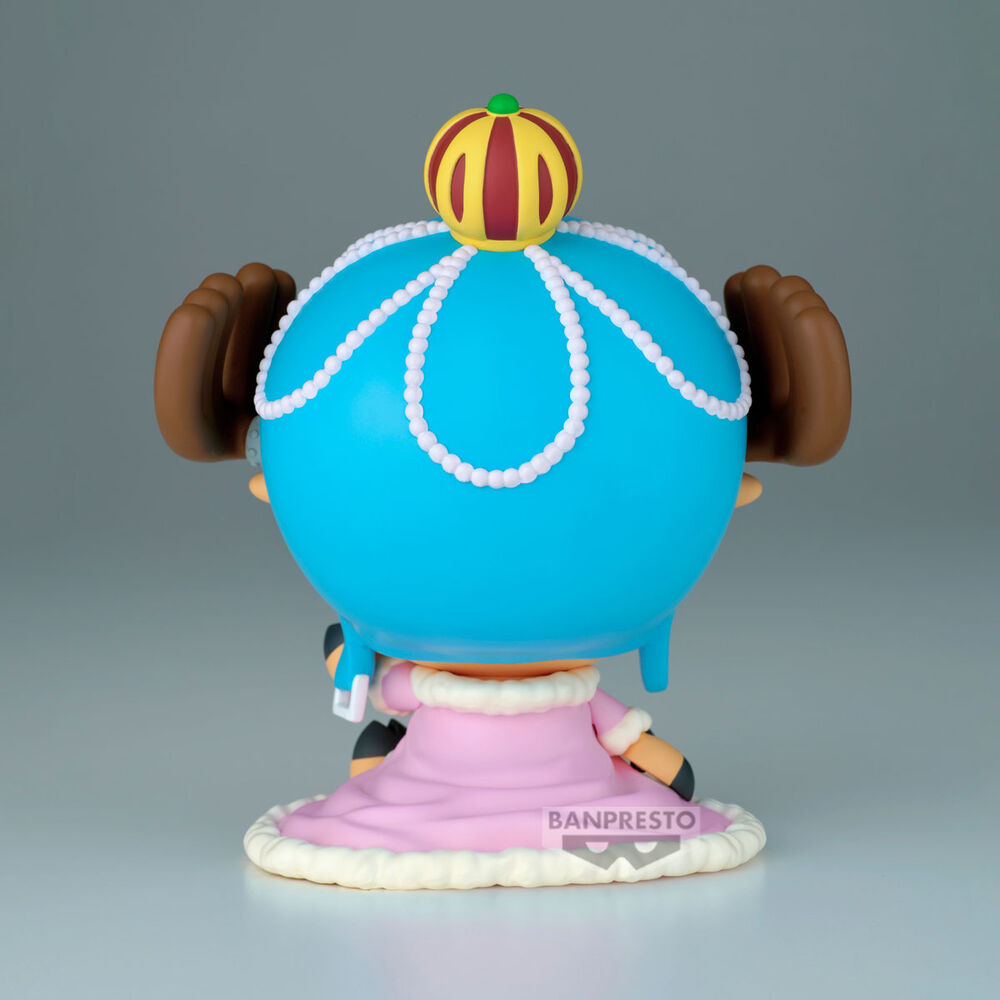 Figurine Chopper Sofvimates posée sur un socle, visible en angle droit