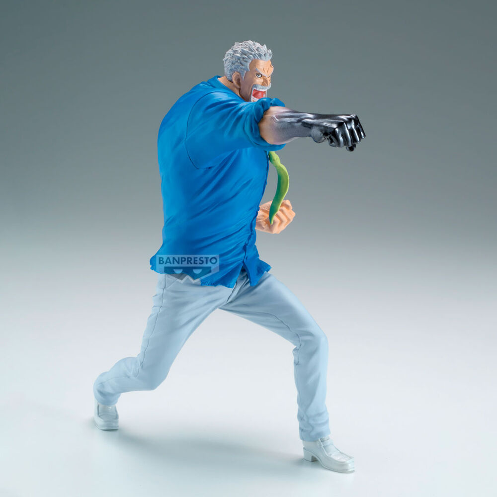 Vue arrière de la figurine Monkey D Garp montrant les détails du manteau