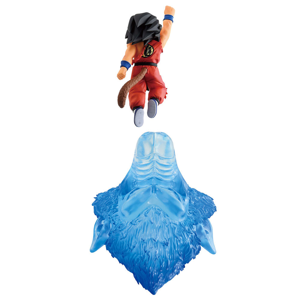 Vue rapprochée sur le visage expressif de la figurine Son Goku Dragon History II