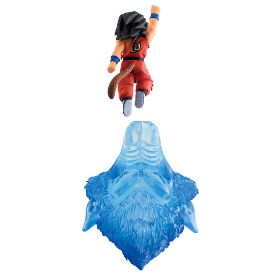 Vue rapprochée sur le visage expressif de la figurine Son Goku Dragon History II