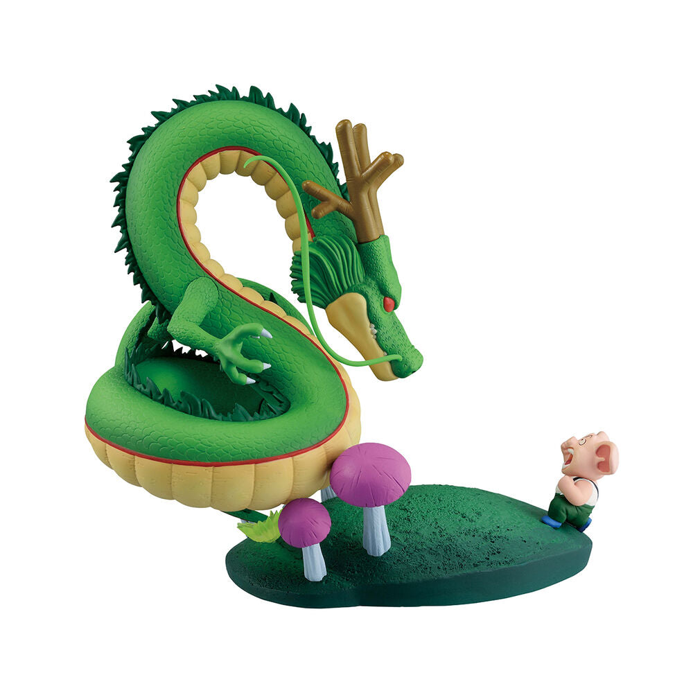 Figurine Shenron en position majestueuse derrière Oolong, détails précis visibles