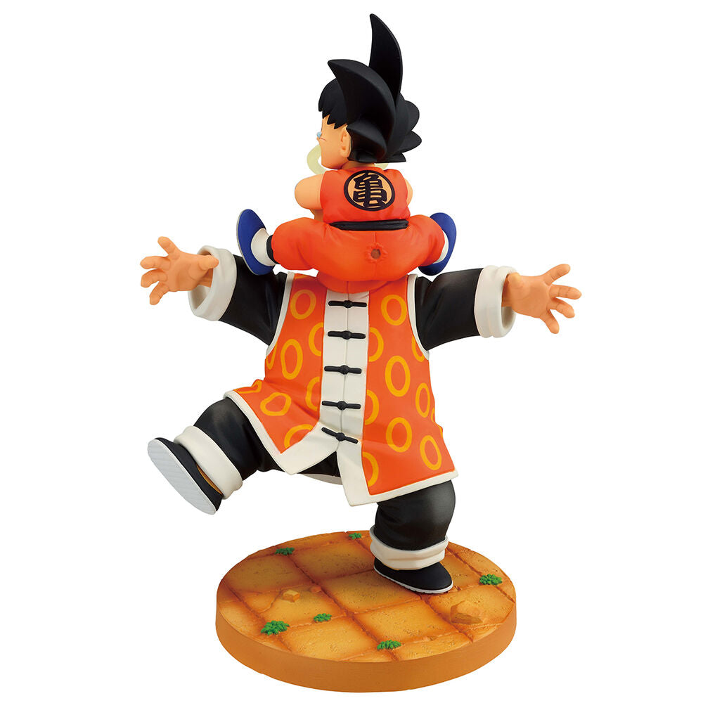 Vue rapprochée sur le visage expressif de la figurine Son Goku & Grandpa Son Gohan Dragon History II