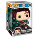Vue rapprochée de la figurine Funko POP Tanjiro Kamado Demon Slayer, mettant en valeur les traits du visage et les accessoires du personnage.