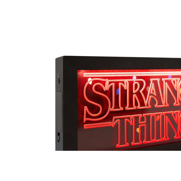 Détail du mode clignotant de la lampe Stranger Things The Upside Down avec lumière rouge intense