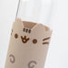 Bouteille Pusheen remplie d'eau fraîche avec condensation visible