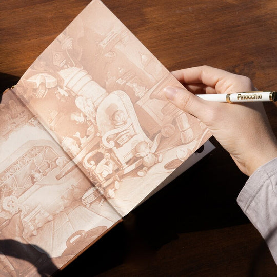 Cahier ouvert montrant les pages blanches prêtes à être utilisées pour écrire ou dessiner