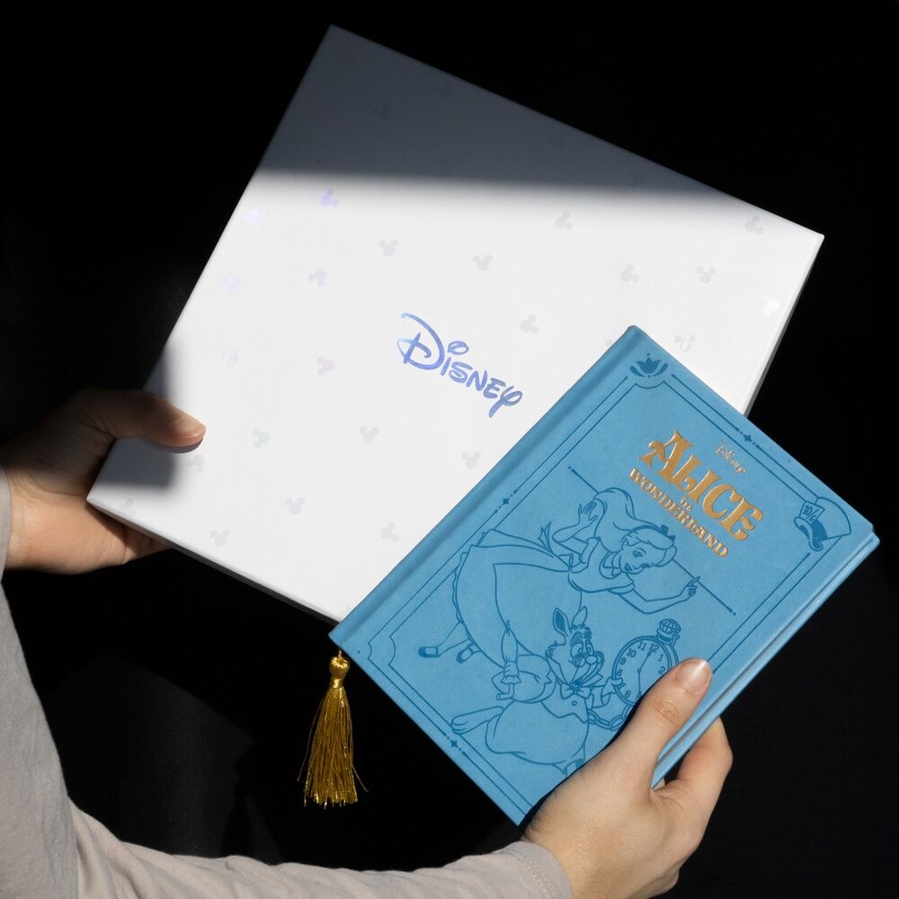 Pages intérieures blanches du cahier A5 prêtes à être utilisées pour écrire ou dessiner