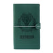 Vue de face du carnet de voyage Harry Potter Slytherin avec couverture en simili cuir vert foncé