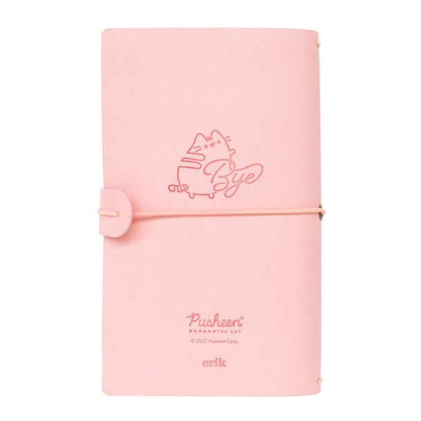 Couverture avant du carnet de voyage Pusheen ERIK en simili cuir beige avec illustration Pusheen