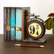 Vue latérale du serre-livres Harry Potter montrant la texture en résine et la taille compacte.