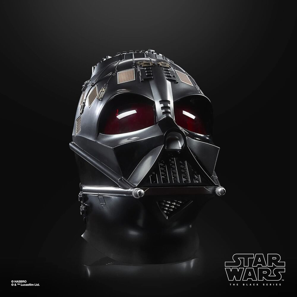 Photo rapprochée des éléments multi-pièces du casque Star Wars avec design inspiré de la série