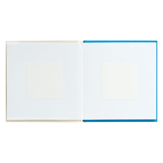 Détail des pages autocollantes avec texture adhésive pour fixer les clichés