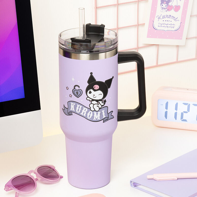Gourde Hello Kitty Kuromi utilisée en extérieur lors d'une randonnée