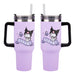 Gourde Hello Kitty Kuromi posée sur une table avec accessoires de voyage