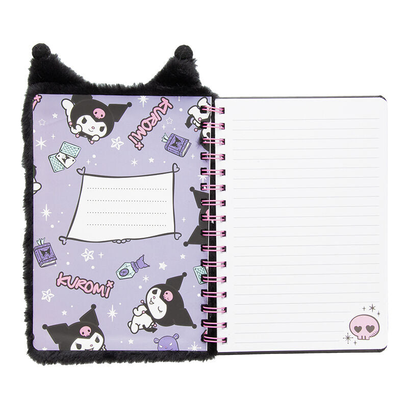Détail du design exclusif Hello Kitty et Kuromi sur la couverture fluffy du carnet PALADONE