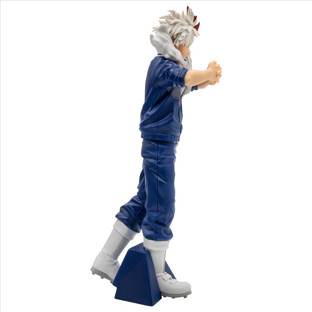 Photo rapprochée des mains de la figurine Shoto Todoroki avec effets de flammes et glace