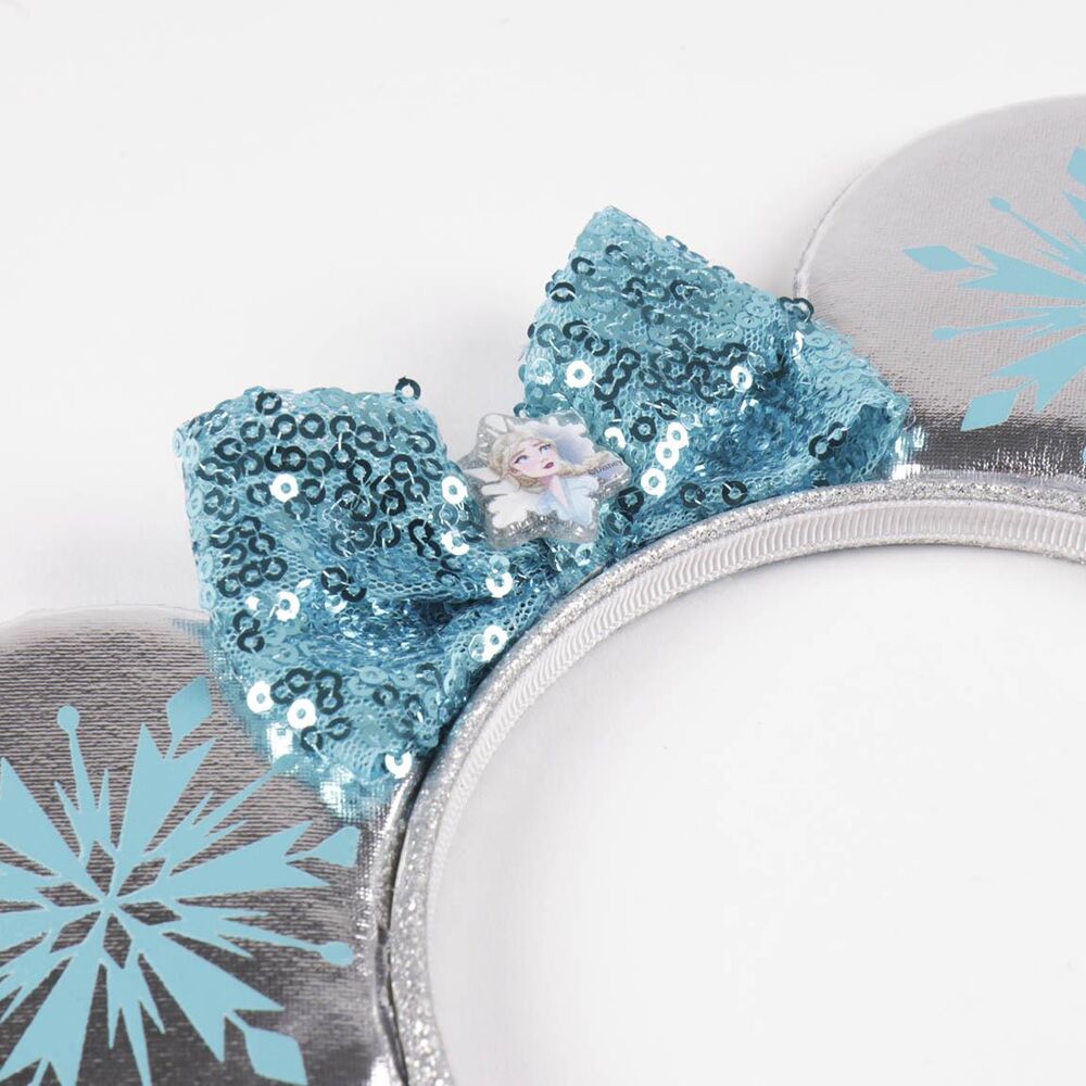 Enfant portant le bandeau Disney Frozen CERDÁ lors d'une fête costumée