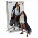 Vue arrière de la figurine Shanks mettant en avant la cape rouge emblématique