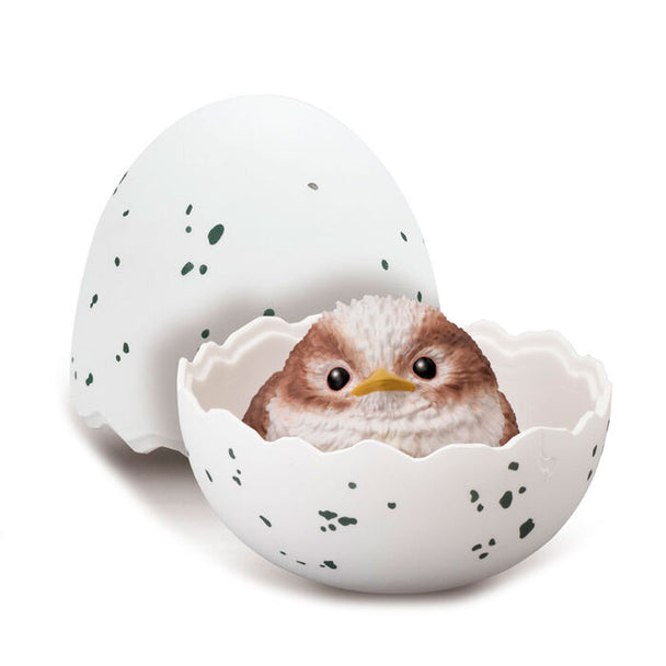 Gros plan sur une figurine Baby Bird assortie aux couleurs vives