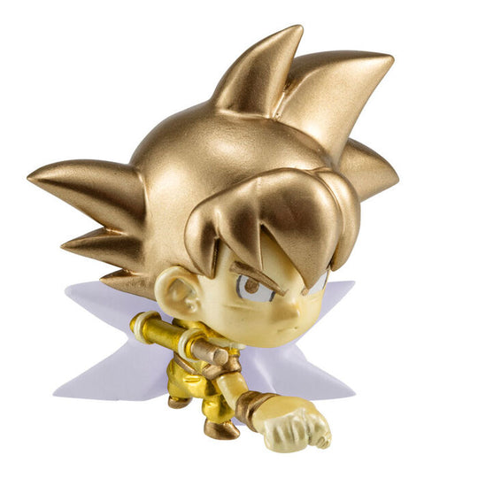 Figurine Dragon Ball Super Warrior surprise 5cm en action avec fond thématique