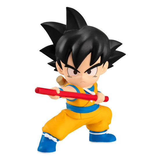Figurine Dragon Ball Daima Sofbits posée sur une surface avec éclairage naturel